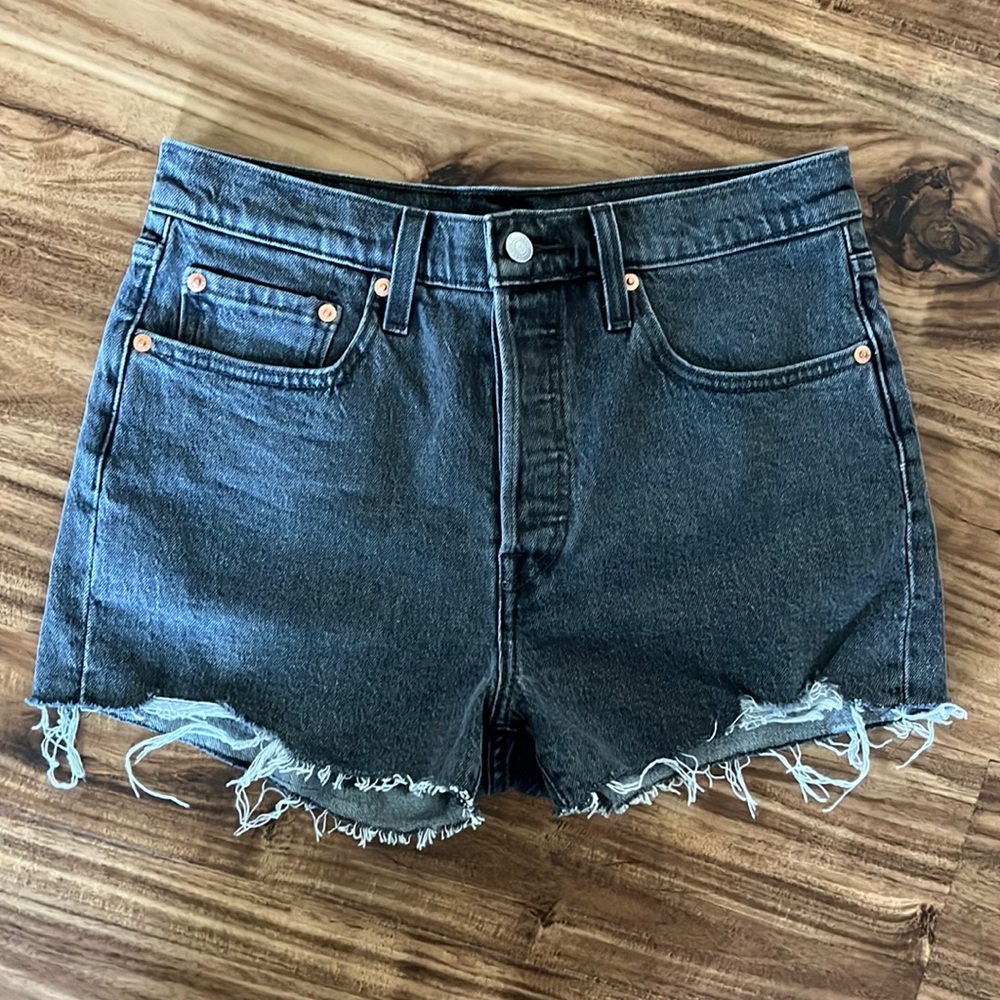 Levi’s 501 Shorts sz 28